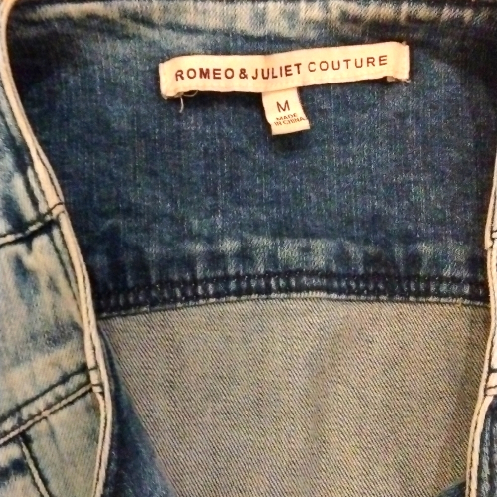 ROMEO & JULIET COUTURE- Jeans Studded Moto Jacket Size M - Picture 3 of 6